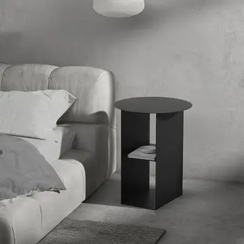 Kovácsoltvas ágy mellett modern, egyszerű ágy melletti kis kerek asztal wabi-sabi stílus kreatív tárolás tárolási oldalsó asztal szekrény